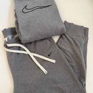 Nike crewneck and sweatpants